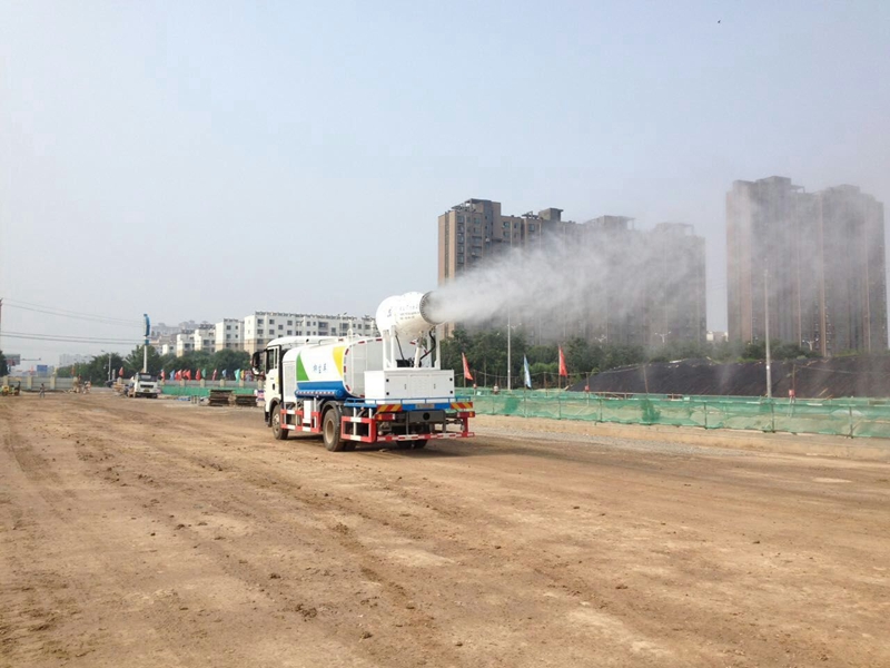 重汽豪沃60米抑塵車